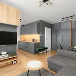 Jarzębinowy Z Ogródkiem Apartament *